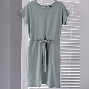 Piper & Scoot sage green short sleeve dress with pockets size Medium